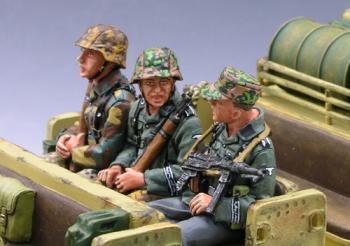 Sitting Sergeant & 2 Riflemen--three figures--RETIRED--LAST ONE!! #4