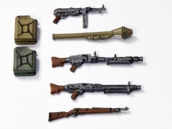 German Weapons Set--five German weapons and two German Jerry Cans #0