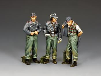 Dismounted Assault Gun Crew #2--three German figures #0