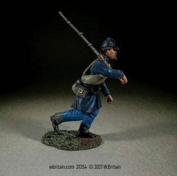 Federal Infantry in Frock Coat Advancing at Right Shoulder--single figure #8