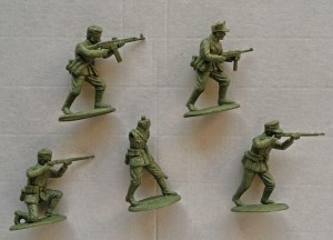WW2-GRM MODELS IN SIDE CAP (LEFT) AND FIELD CAP (RIGHT)