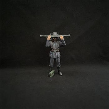 The Luftwaffe Soldier with a Range Finder, Battle of Normandy--single figure The Luftwaffe Soldier with a Range Finder, Battle of Normandy--single figure #46760