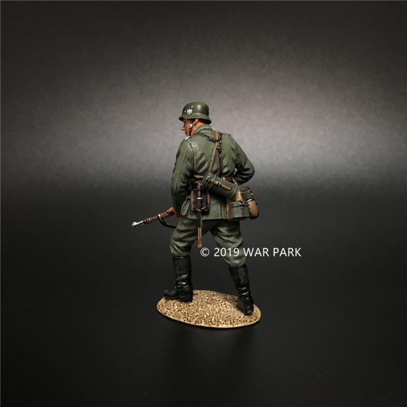 Groß deutschland Soldier Waiting with 98k Rifle, Battle of Kursk--single figure #4