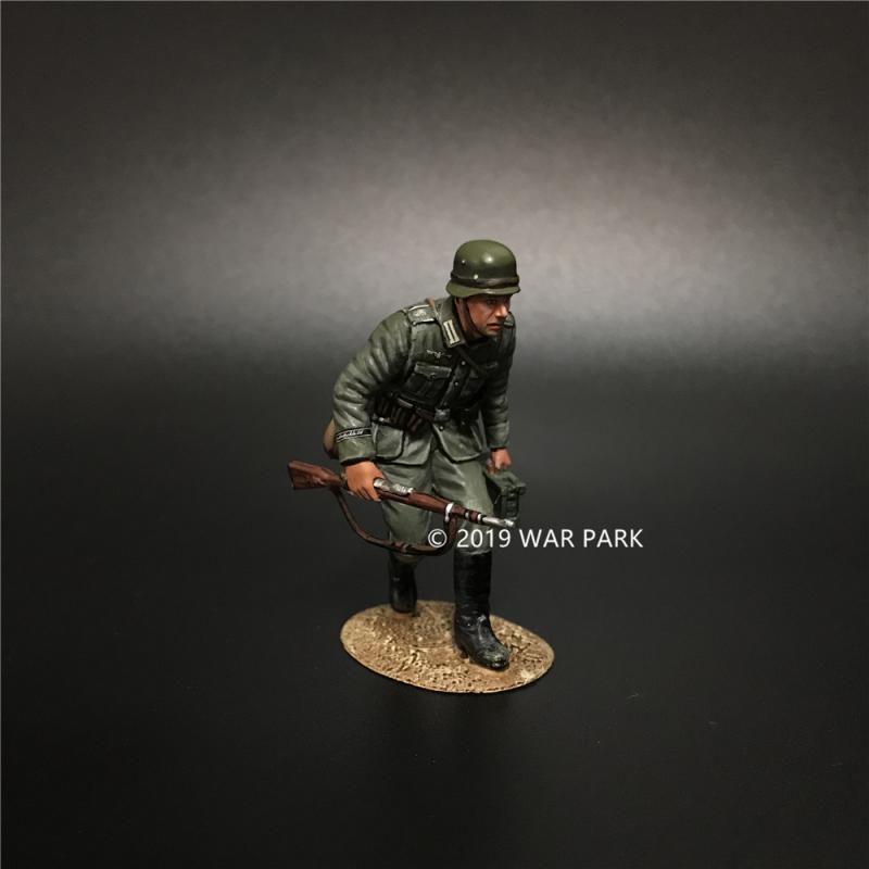 Groß deutschland Soldier Stealthing with MG34 Ammo, Battle of Kursk--single figure #5