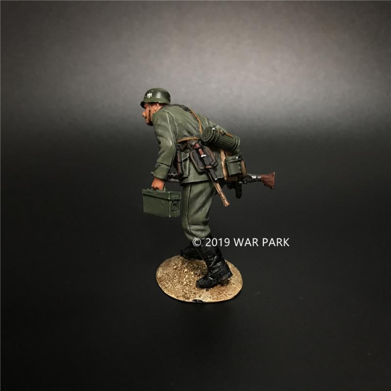 Groß deutschland Soldier Firing with a MP40, Battle of Kursk--single figure--RETIRED(?). - KU019 - Metal Toy Soldiers - Products