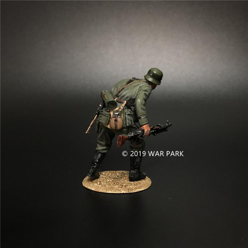 Groß deutschland Holding a Rifle, Battle of Kursk--single figure - KU059 - Metal Toy Soldiers - Products