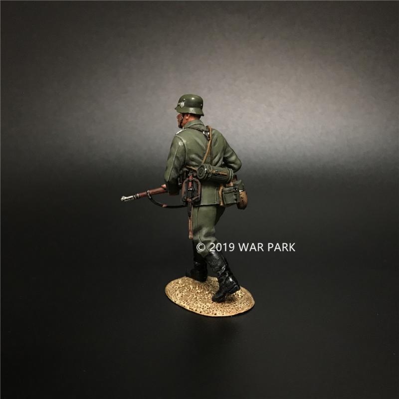 Groß deutschland Soldier Going Forward (rifle in both hands), Battle of Kursk--single figure #4