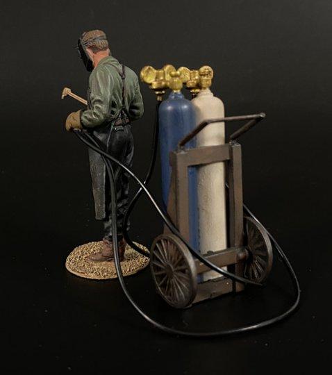 Cutter & Gas Cylinders, Battle of Kursk--single figure with gas cylinders on separate dolly #3