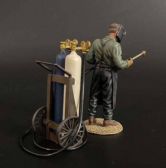 Cutter & Gas Cylinders, Battle of Kursk--single figure with gas cylinders on separate dolly #4