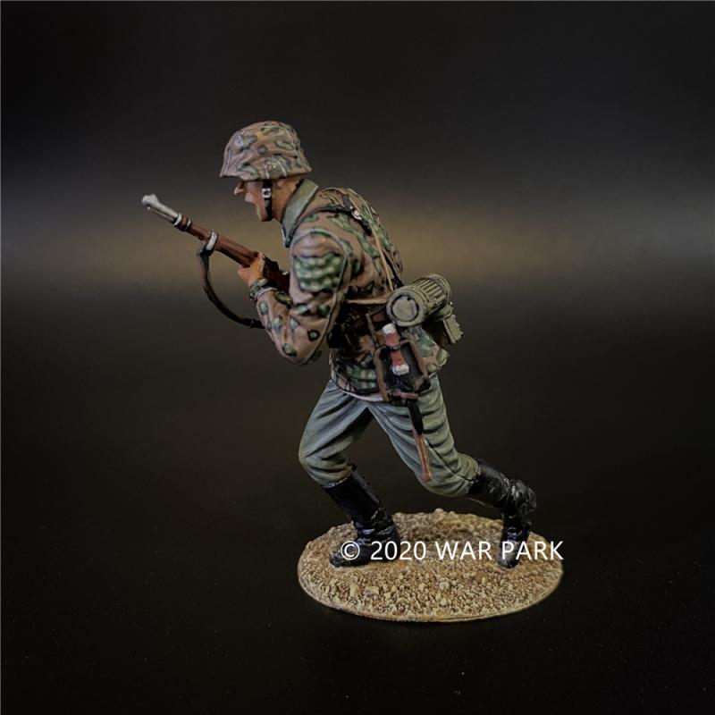 Das Reich SS Soldier Leading the Charge, Battle of Kursk--single figure #3