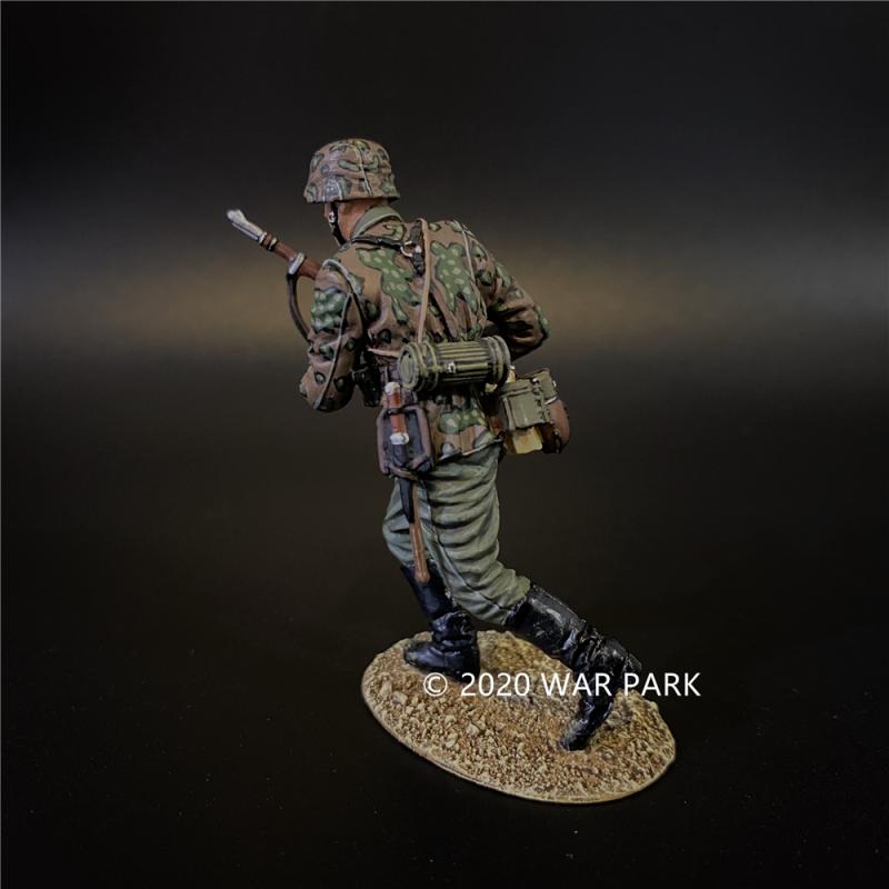 Das Reich SS Soldier Leading the Charge, Battle of Kursk--single figure #4
