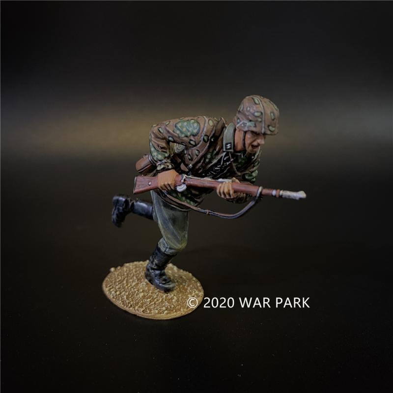 Das Reich SS Soldier Charging with Rifle, Battle of Kursk--single figure #2