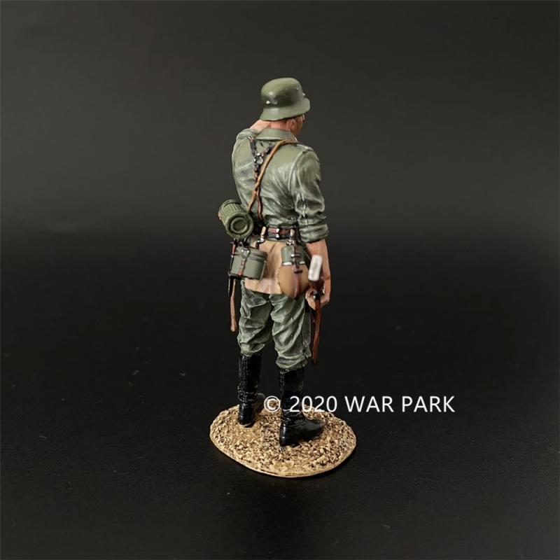 Groß deutschland with a Rifle Wiping Sweat, Battle of Kursk--single figure #4