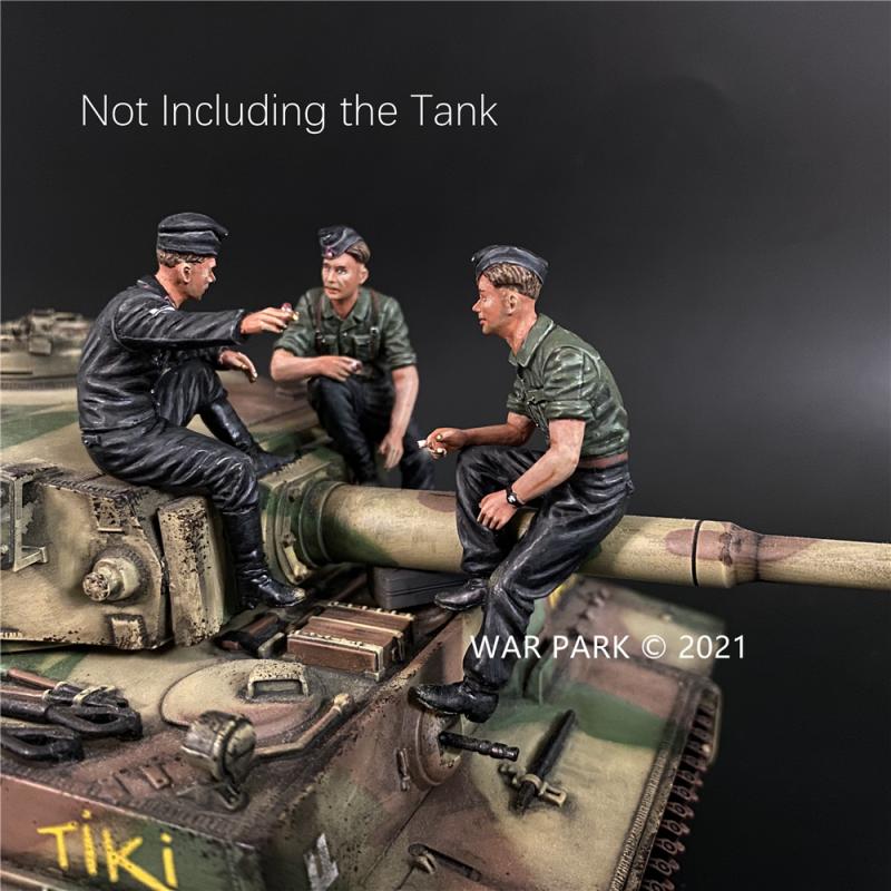 Wehrmacht Tank Crew Smoking & Talking, Battle of Kursk--three seated figures and amp #2