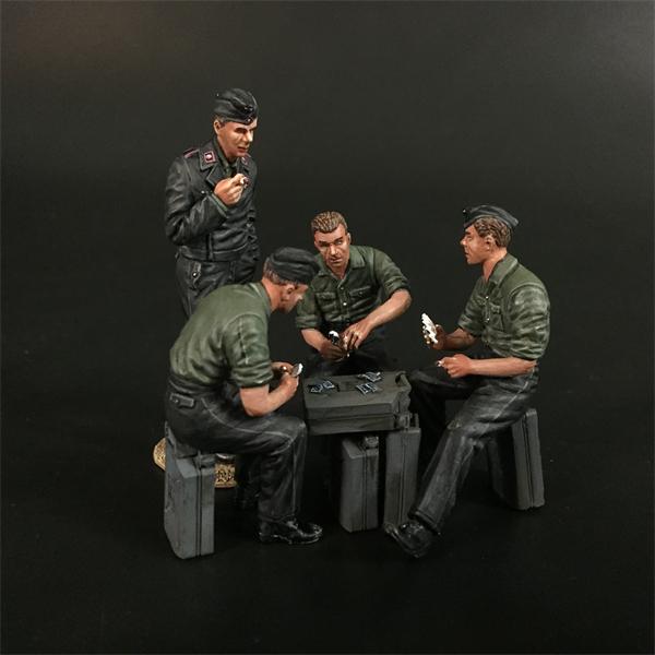 Wehrmacht Tank Crew Playing the Cards, Battle of Kursk--four figures and 6 oil drums #3