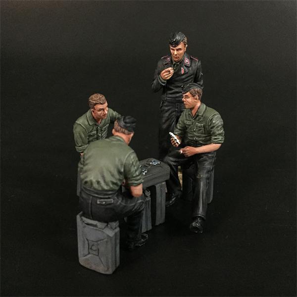 Wehrmacht Tank Crew Playing the Cards, Battle of Kursk--four figures and 6 oil drums #1