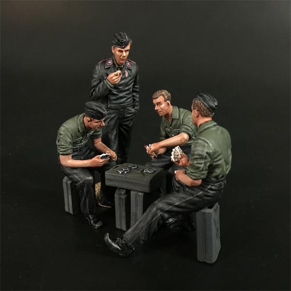 Wehrmacht Tank Crew Playing the Cards, Battle of Kursk--four figures and 6 oil drums #4