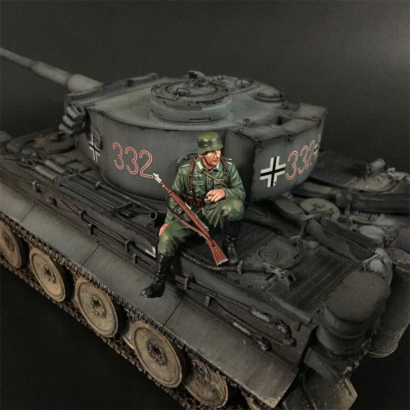 Wehrmacht Tank Rider with 98k Rifle #1, Battle of Kursk--single figure and loose rifle #2