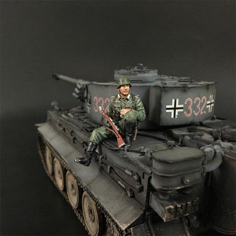 Wehrmacht Tank Rider with 98k Rifle #1, Battle of Kursk--single figure and loose rifle #3