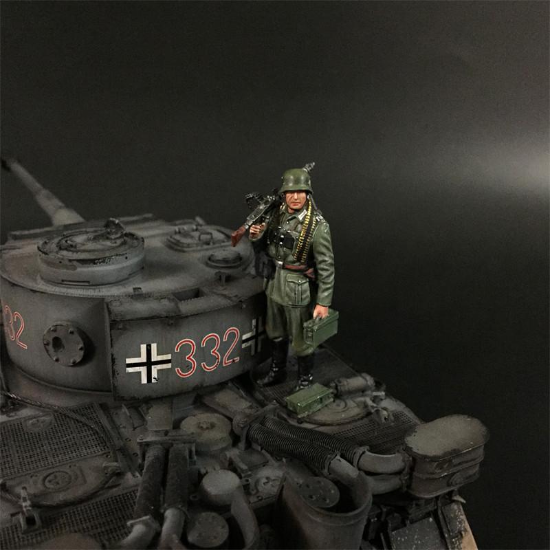 Wehrmacht Tank Rider with MG34 #5 (standing with ammo), Battle of Kursk--single figure #1