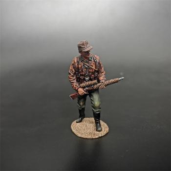 Waffen SS Standing with Sniper Rifle, Battle of Kursk--single figure Waffen SS Standing with Sniper Rifle, Battle of Kursk--single figure #46825