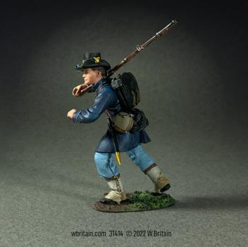 Image of Union Iron Brigade Advancing at Right Shoulder Wearing Gaiters, No.2--single figure