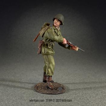 Image of U.S. Infantry Company Officer Looking Around Corner, 1943-45--single figure