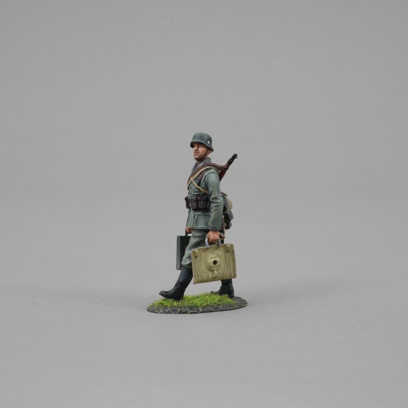 HEER Private Carrying Mortar Base Plate and Ammo Case, German Heer Marching Mortar Team--single figure--FIVE LEFT!! #2