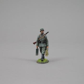 Image of HEER NCO Carrying Mortar Base Plate and Ammo Case, German Heer Marching Mortar Team--single figure--LAST THREE!