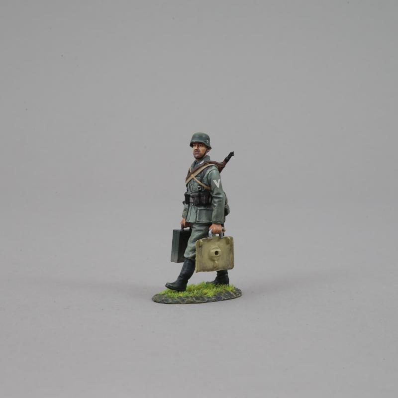 HEER NCO Carrying Mortar Base Plate and Ammo Case, German Heer Marching Mortar Team--single figure #2