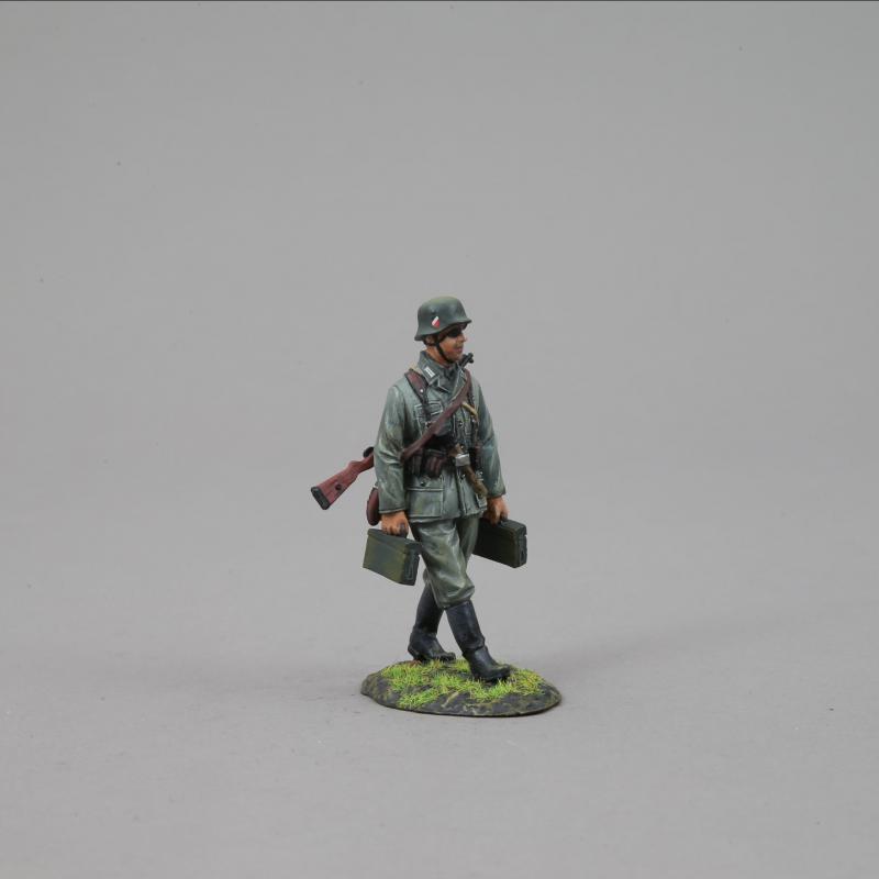 HEER Private Carrying MG Ammo Cases, German Heer Marching Mortar Team--single figure #1