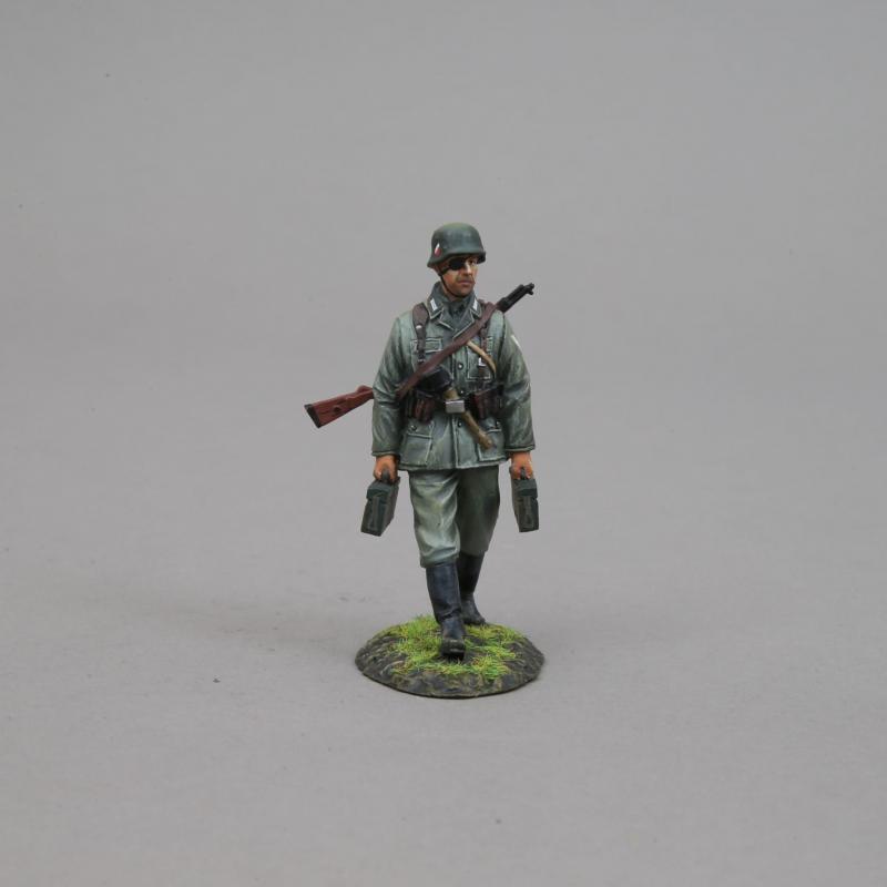 HEER NCO Carrying MG Ammo Cases, German Heer Marching Mortar Team--single figure #2
