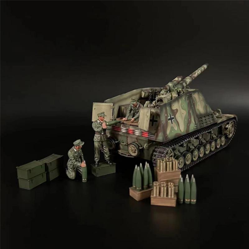Hummel Self-propelled Howitzer Gun Crew B--three soldier figures, two with shells in hand--TWO IN STOCK. #2