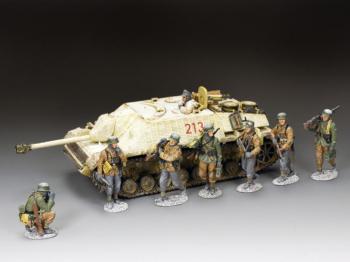 Image of The Winter Warriors Value Added Set--‘Sturmgeschutz Ⅳ Lang’ Self Propelled Gun and seven figures--RETIRED.