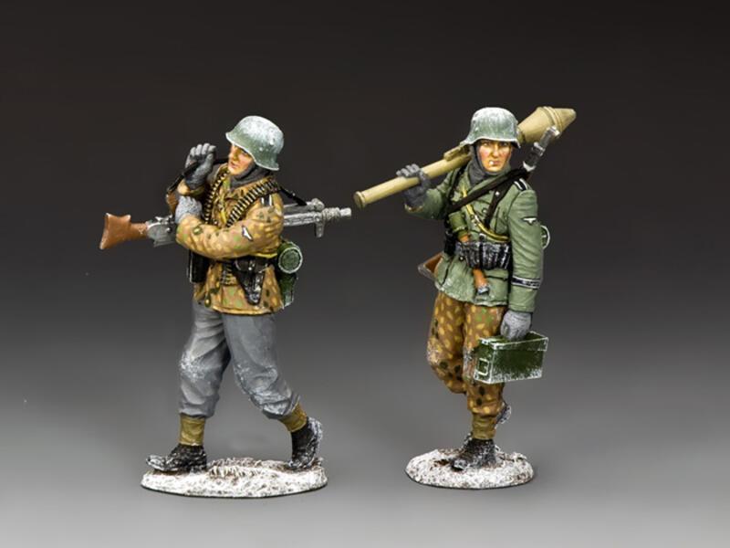 MG42 Gun Team Set--two walking Waffen SS figures #1