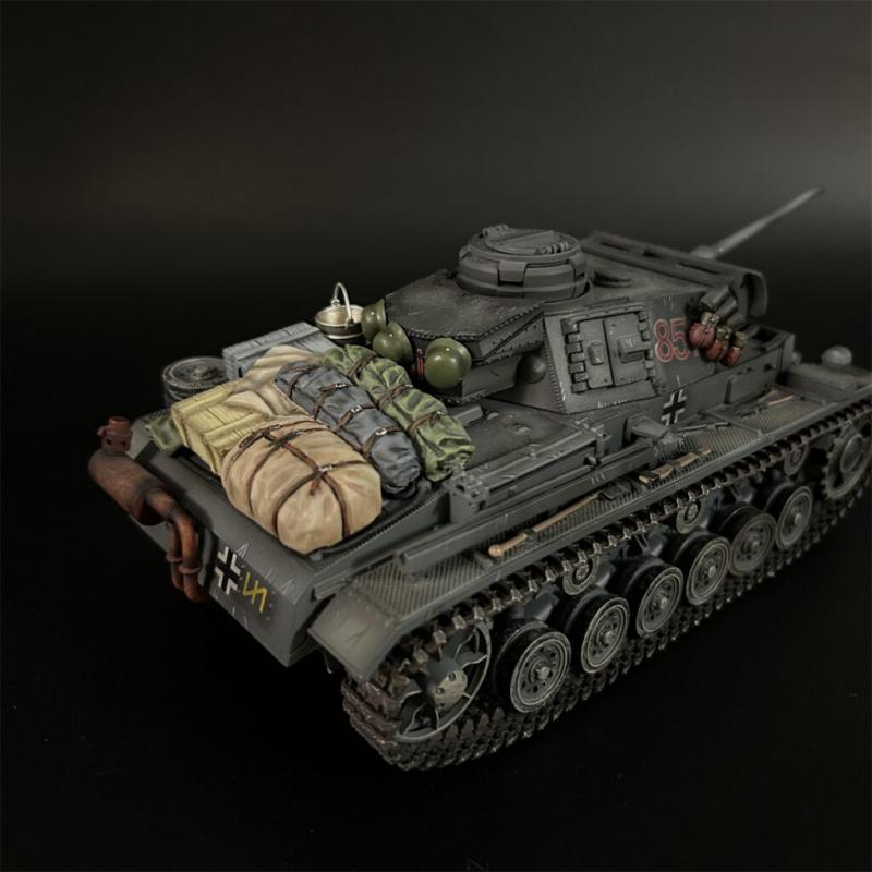 Panzer III Stock Set B--stowage (including large blue crate), helmets, kettles, water bucket #2