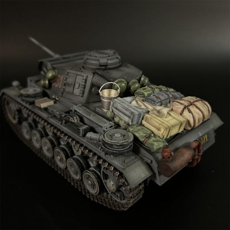 Panzer III Stock Set B--stowage (including large blue crate), helmets, kettles, water bucket #3