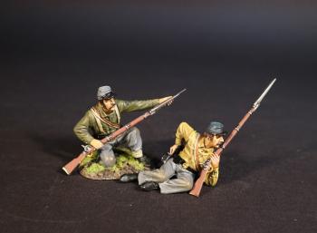 Image of Two Infantrymen, 4th Virginia Regiment, First Brigade, The Army of the Shenandoah, The First Battle of Manassas, 1861, ACW 1861-1865--two figures (kneeling loading (green shirt), leaning on left elbow and reaching for cartridge(tan shirt))