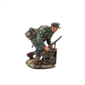 Image of German Radio Operator - 1st Mountain Division Edelweiss--single figure
