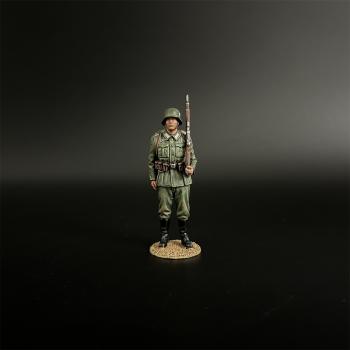 Image of Wehrmacht Rifleman Carrying Backpack, Battle of Kursk--single figure