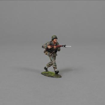 Image of SS Trooper Charging with Rifle and Bayonet (Helmet)--single figure -- RETIRED -- LAST FOUR!
