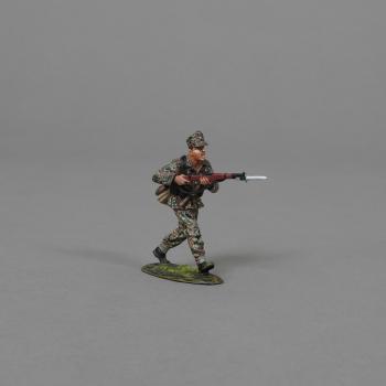 Image of SS Trooper Charging with Rifle and Bayonet (Cap)--single figure -- RETIRED -- LAST FIVE!
