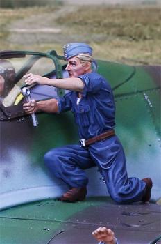 Image of Luftwaffe Maintenance Crew--single kneeling figure with socket wrench--ONE IN STOCK.