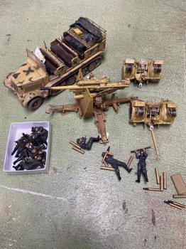 German 88mm Gun and Prime Mover w/Crew and Shells (No Box) - TAN version #2