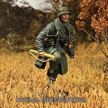 Image of German Grenadier Running in Greatcoat With Spare MG 42 Barrel, 1943-45--single figure