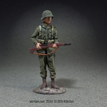 Image of U.S. Infantryman with M1 Garand, 1944-45--single standing figure