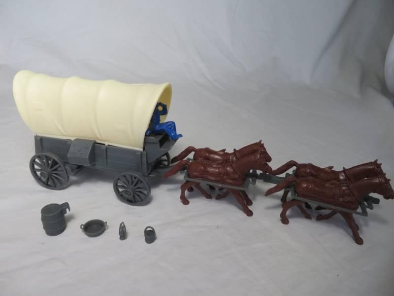 54MM Classic Toy Soldiers Conestoga Wagon Tan w/ Grey Top 2 horse 