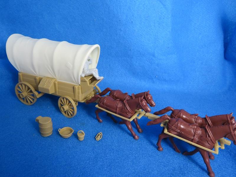 Conestoga Wagon (tan),2 dif cream colored tops w/4 horse team + driver