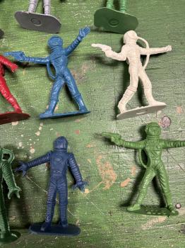 NOVOLINEA - Spacemen and Aliens - 26 figures - RARE! - ONE AVAILABLE!  NOVOLINEA - Spacemen and Aliens - 26 figures - RARE! - ONE AVAILABLE!  #51115