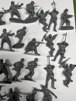 Image of Airfix Reissues - WWII German Infantry - 41 in 8 poses. 